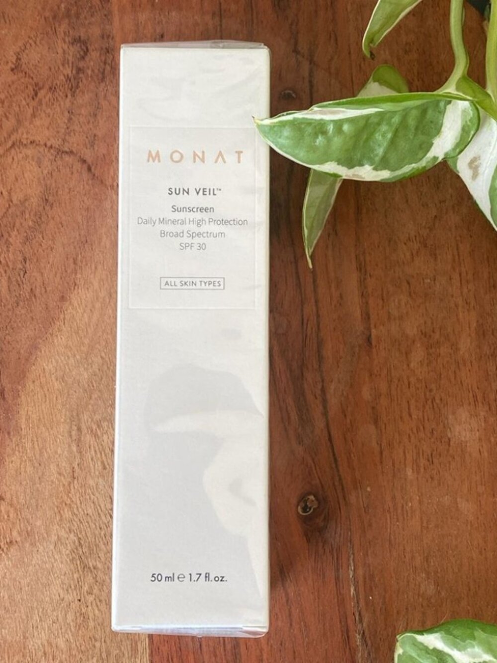 New Unopened Monat Sun Veil Sunscreen SPF 30 50ml All Skin Types w/ Cosmetic Bag